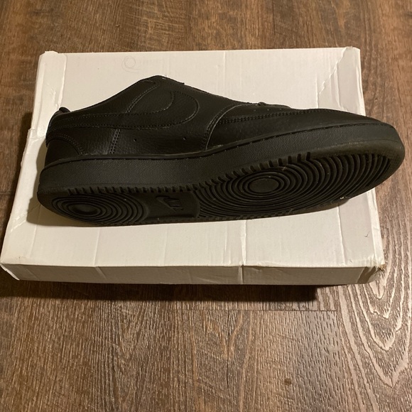 Black court visions (size 10) Comes with laces New condition | Basic black Nike - Picture 2 of 4